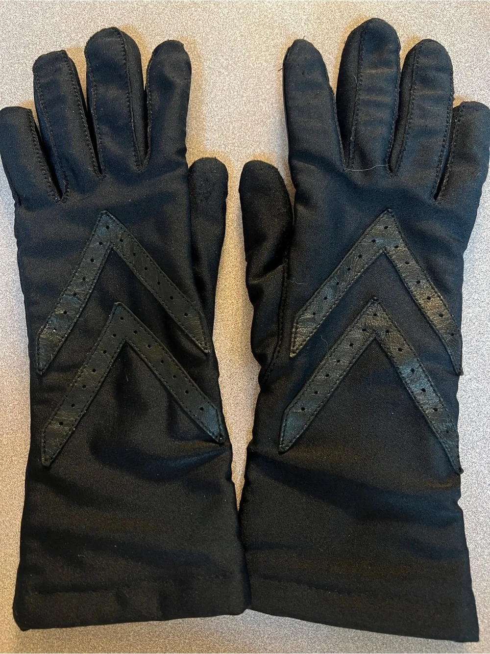Aris Isotoner Women’s gloves